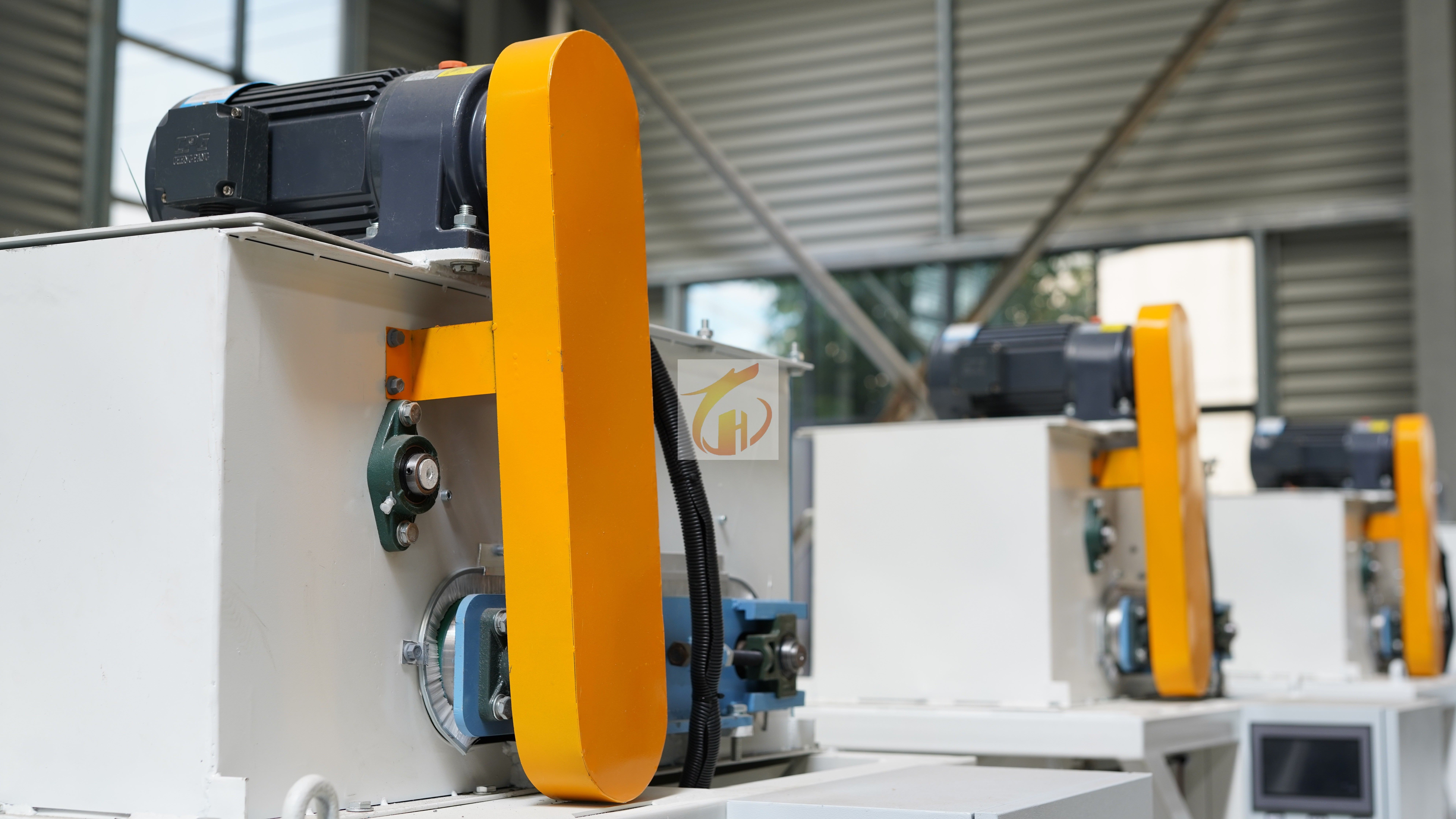 Máquina de bolsas de carbón de 30 kg fácil de operar con cinta transportadora de envoltura de relleno automatizado de servicio pesado para envases de alimentos