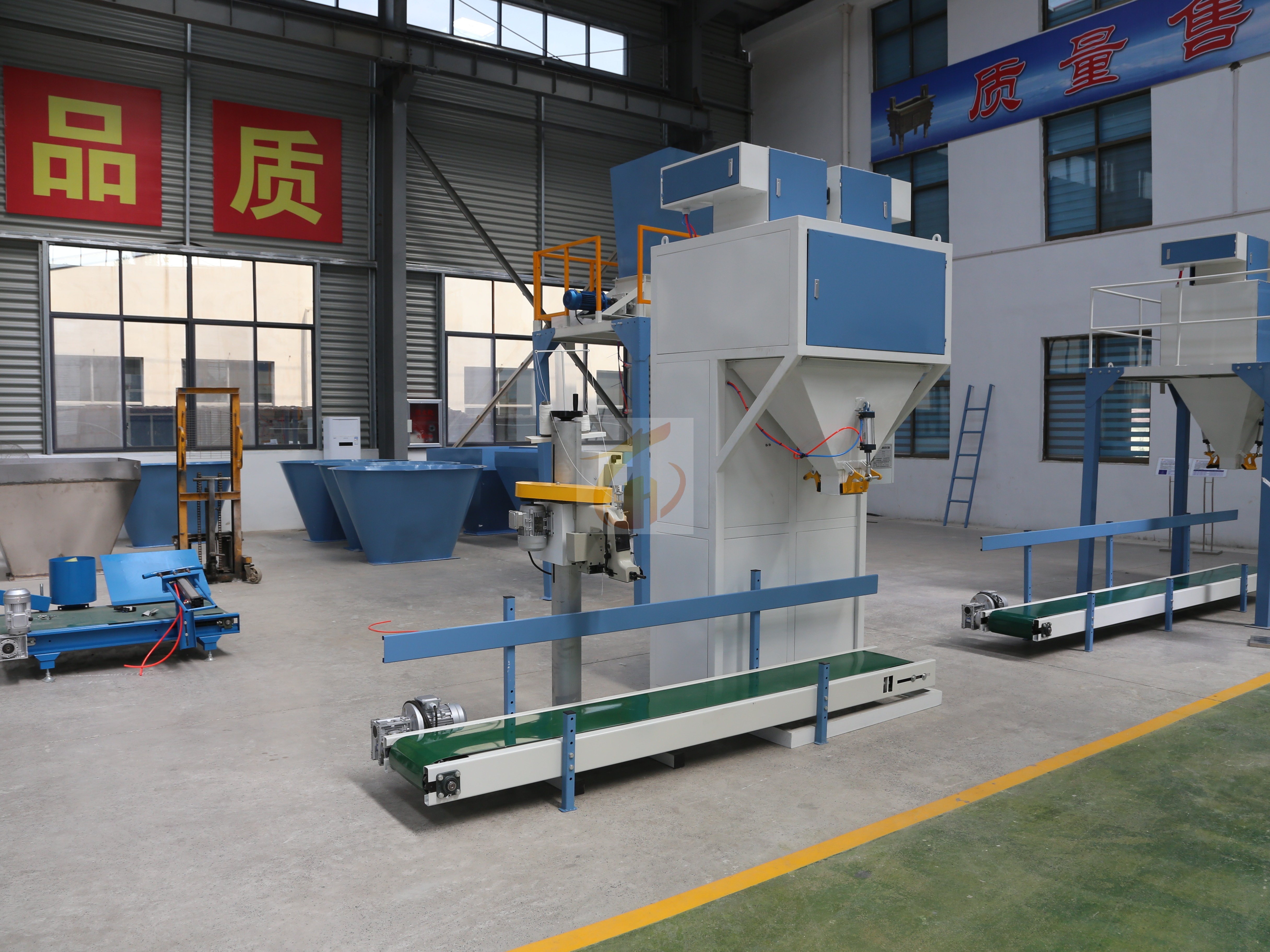 Máquina de embalaje de grava de arena automática de 25 kg neumático multipropósito con fácil operación para envases de madera de vidrio químico