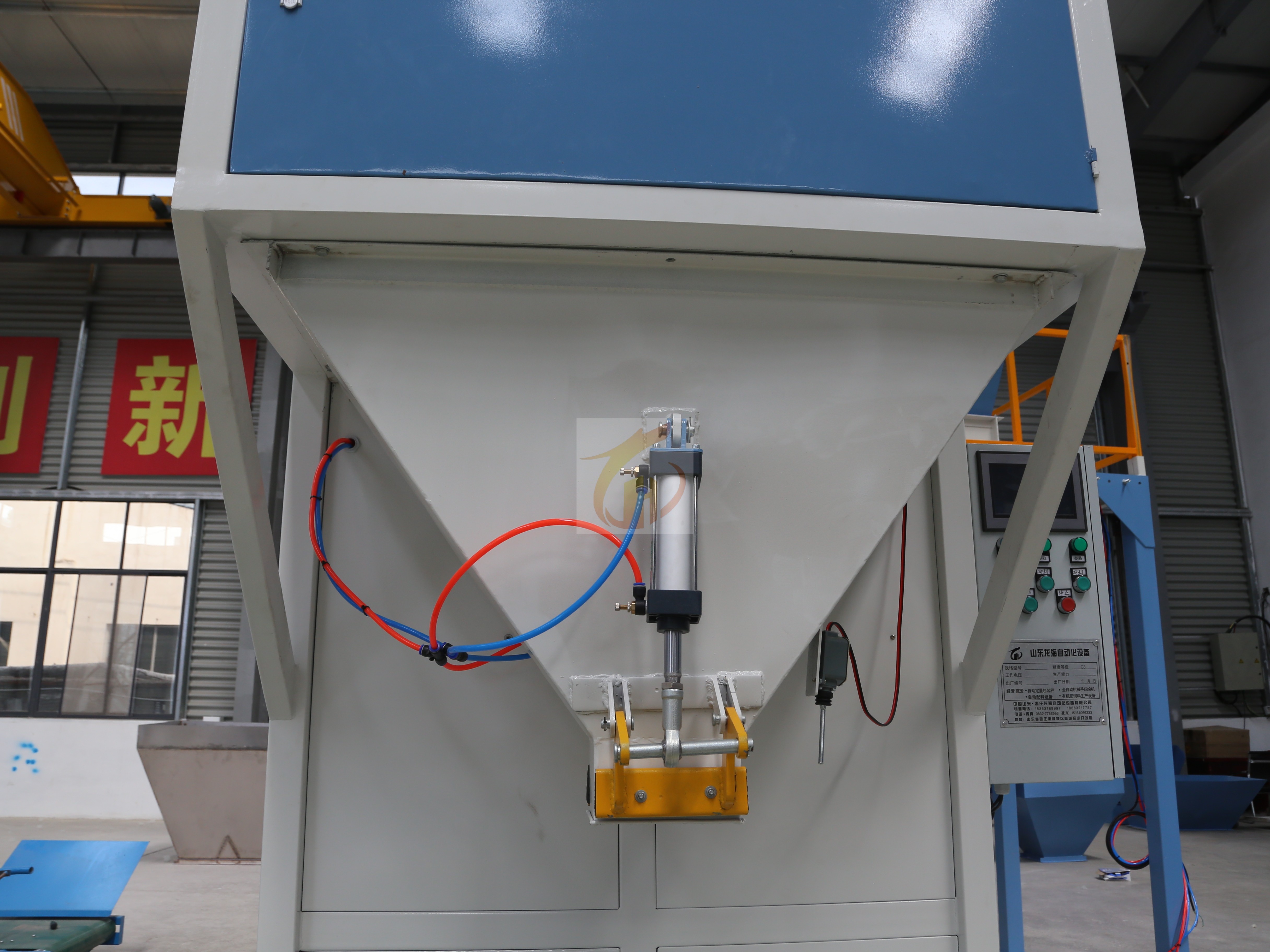 Máquina de embalaje de grava de arena automática de 25 kg neumático multipropósito con fácil operación para envases de madera de vidrio químico